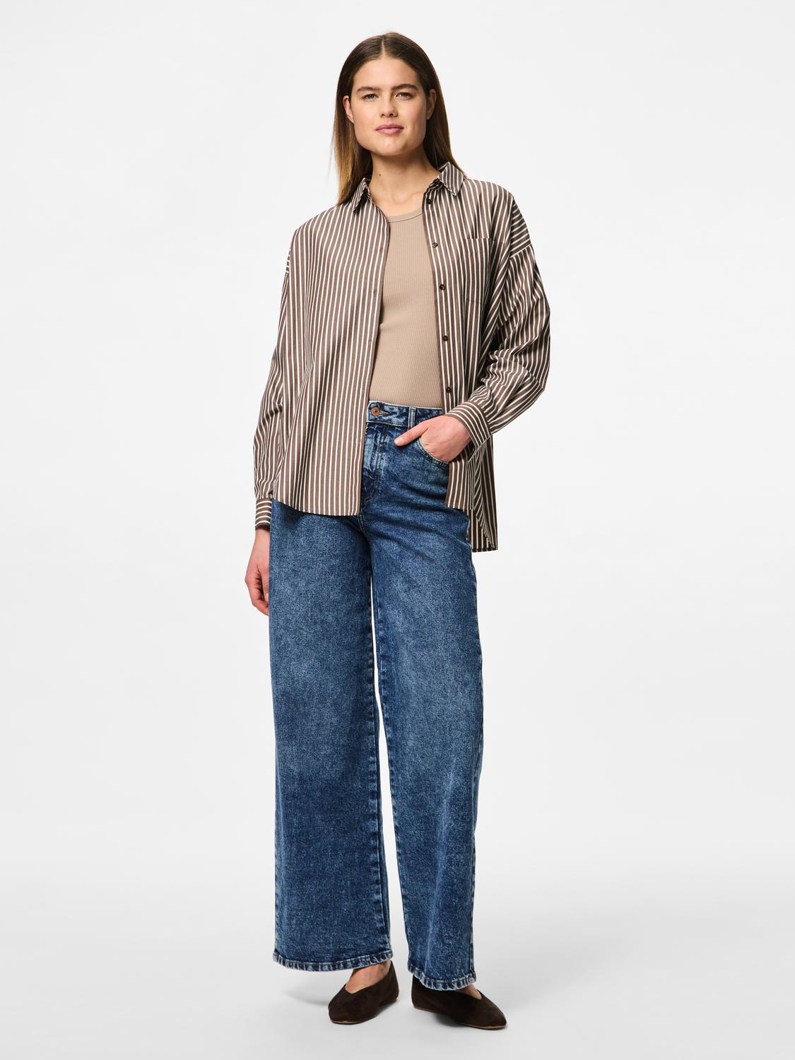 model_shot-front_full